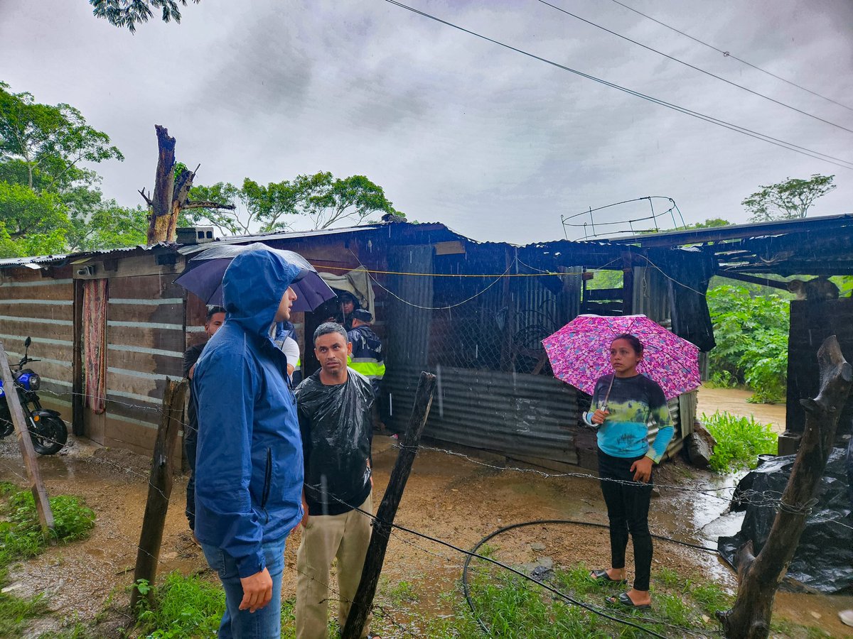 DistritoMetapan's tweet photo. La seguridad y el bienestar de todos son nuestra prioridad. Seguiremos monitoreando la situación y brindando actualizaciones. ☔️🌧️
@MedioAmbienteSV 
@PROCIVILSV 
@SantaAnaNorte_ https://t.co/j1bgCpCMq7
