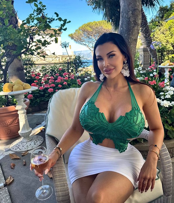 Hello from Capri? https://t.co/dmT1VcuB72