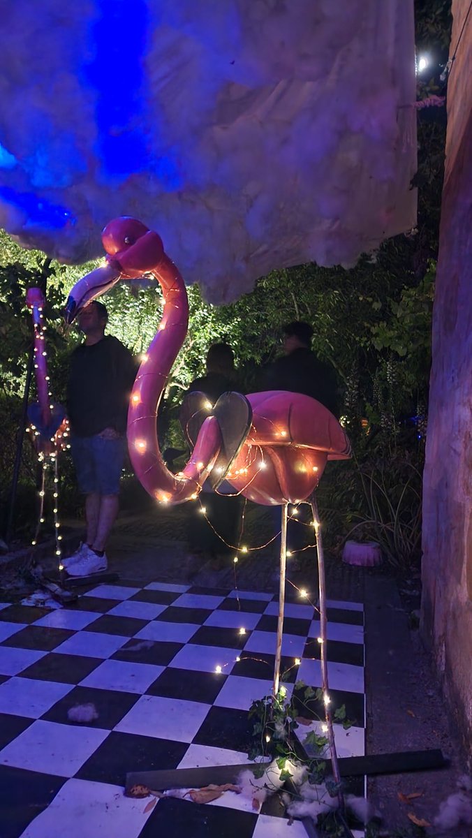 ChoquesPodcast's tweet photo. ¡Bienvenidos al increíble mundo de "Alicia en el País de las Maravillas"! 🐰🎩✨ Sumérgete en una aventura llena de magia y curiosidad a través de estas cautivadoras fotos de nuestra exposición. https://t.co/DRUh6VBgX7