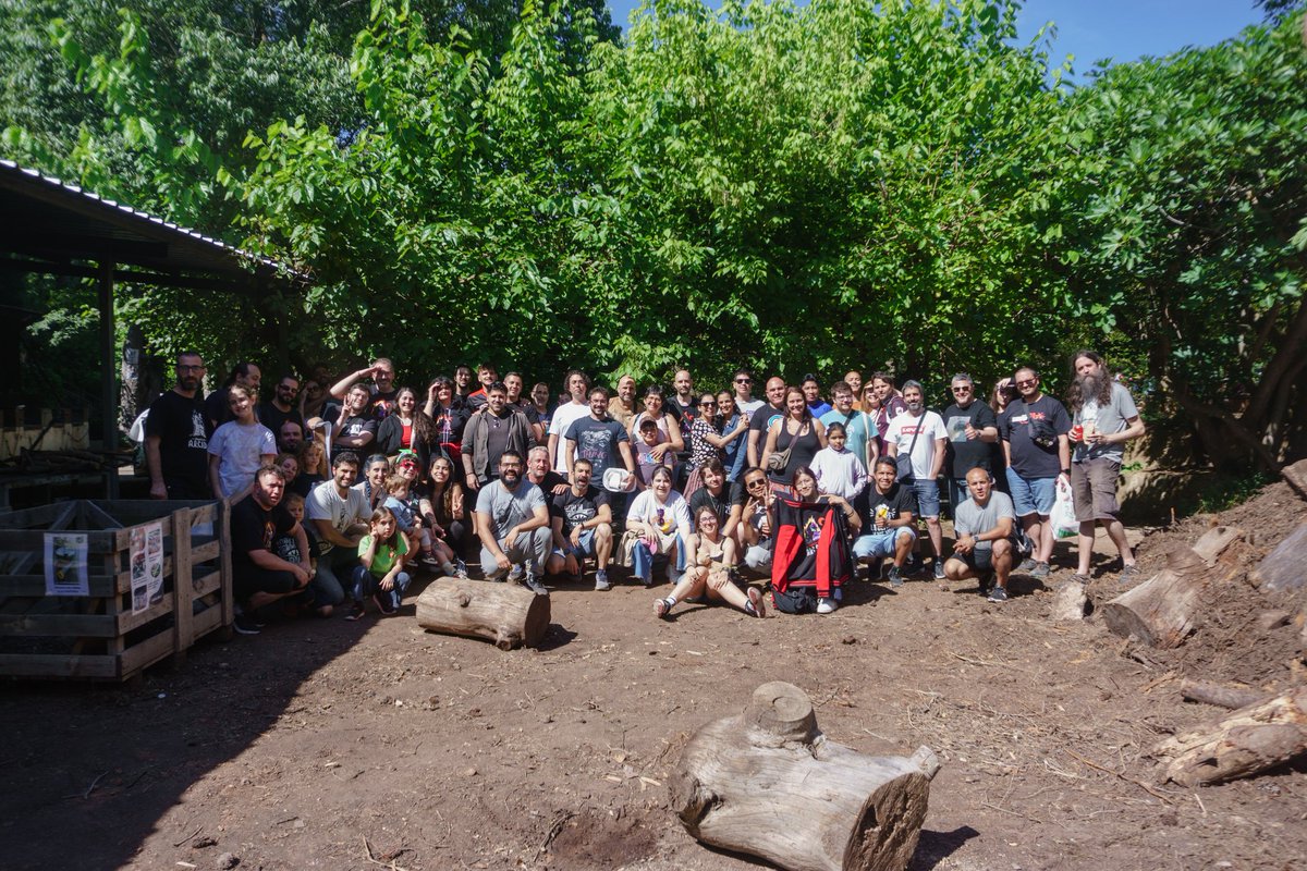 ArcadesCat's tweet photo. Este finde hemos estado de doble celebración: X aniversario y local nuevo. Sábado, hasta 70 socis nos reunimos para disfrutar de la ya clásica barbacoa de aniversario. Por la noche, inauguramos nueva sede: la nau de Esplugues. https://t.co/Q0nbBL1JU7