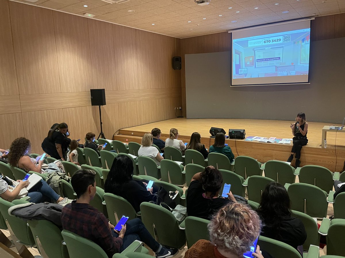 Comienza el taller de ‘Prevención de las ciberviolencias machistas, los discursos de odio y la desinformación en la red’, impartido por Nadia Martín 🙌#MujeresConectadas