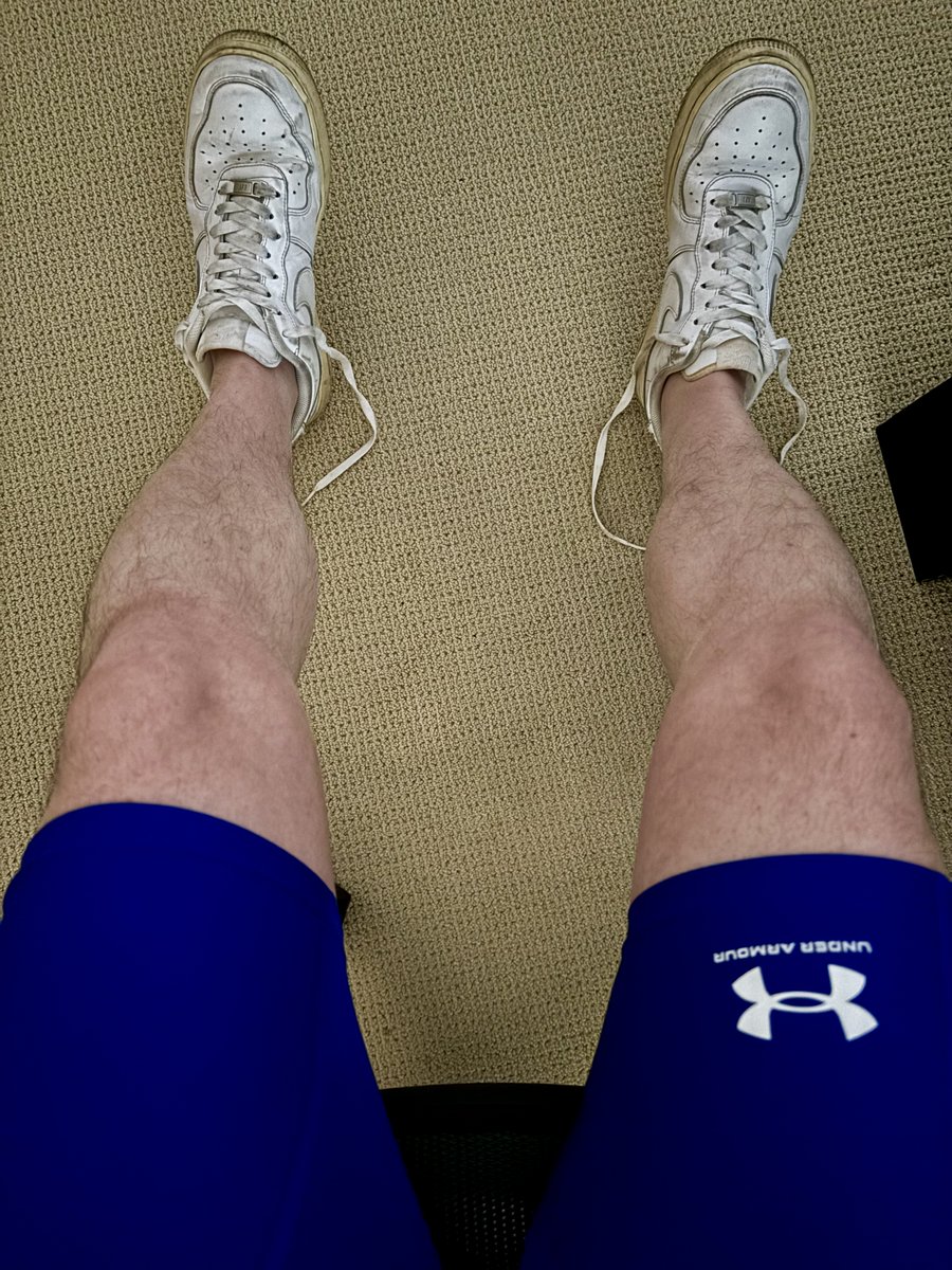 MasterTommy02's tweet photo. PAR TWO: Working on these Nikes for a sub. Barefoot all week in 90 degree heat. 😈 #findom #cashmaster #gayfeet #malefeet #barefootmen #nike #sneakerslave #sneakerworship #sneakerhead #gayfindom https://t.co/UrkzHmt9zM
