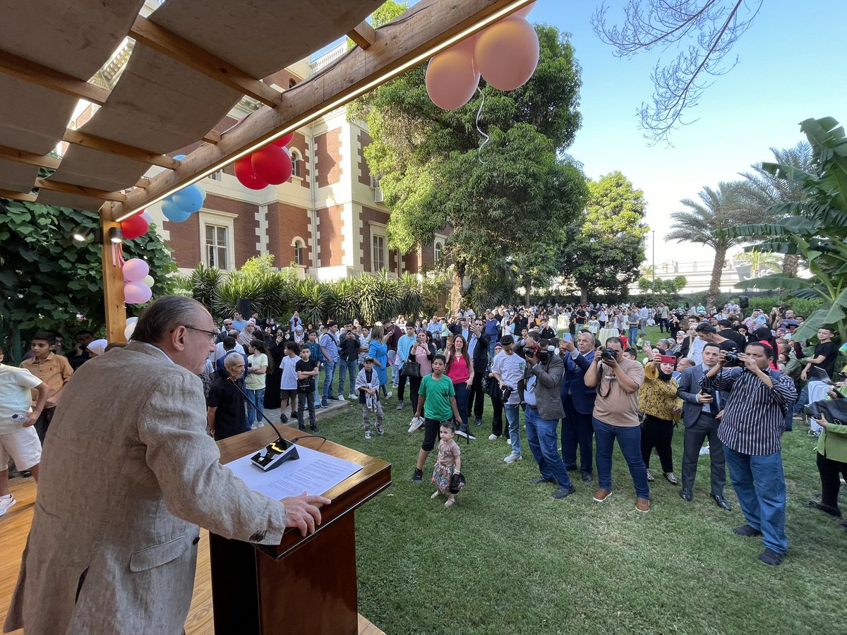 Gazze’de yıkım,  kan ve gözyaşı durmamışken, bayramı onlarsız idrak edemezdik. 

Kurban bayramında Kunutumuzda 7 Ekimden sonra Mısır’a gelmiş olan  Gazzeli aileleri ve Mısırlı kardeşlerimizi  ağırladık.