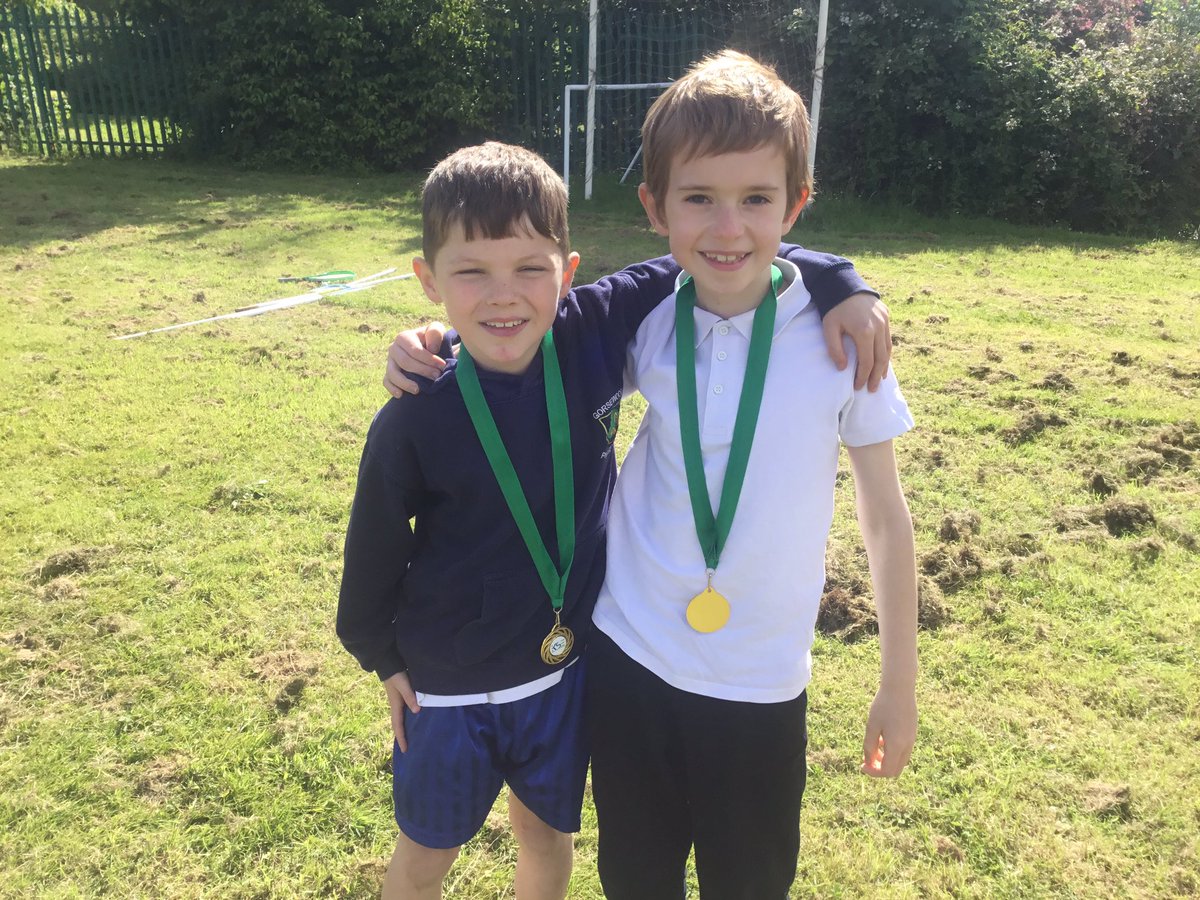 GorsewoodPrimar's tweet photo. A huge well done to our Year 3/4 rounders team who won the tournament this afternoon. A special well done to our Star Player Charlie and our Most Improved Player Hugo #GorsewoodPE @halton_SG #60active https://t.co/KmBf99wsKZ