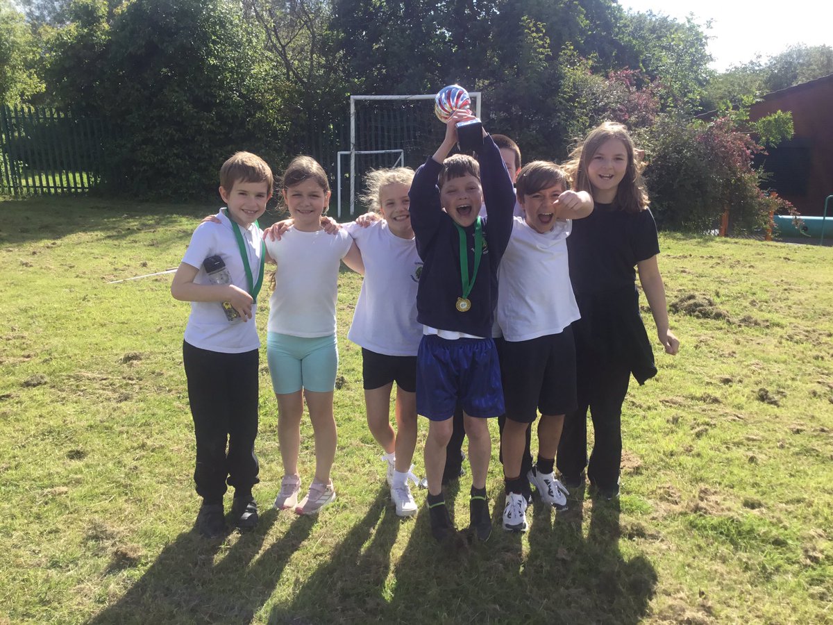 GorsewoodPrimar's tweet photo. A huge well done to our Year 3/4 rounders team who won the tournament this afternoon. A special well done to our Star Player Charlie and our Most Improved Player Hugo #GorsewoodPE @halton_SG #60active https://t.co/KmBf99wsKZ