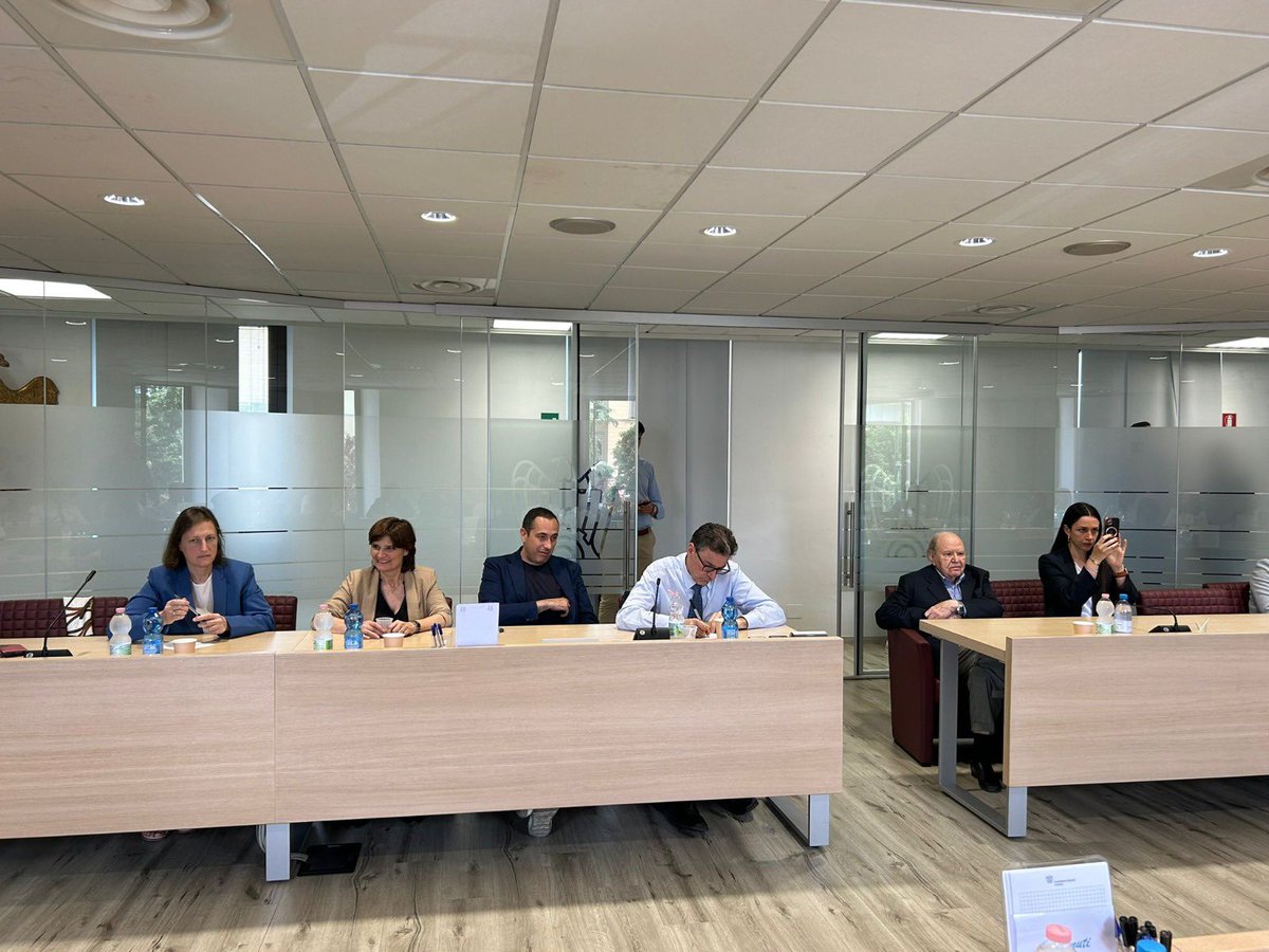 MEF_GOV's tweet image. Ministro Giorgetti a Cremona incontra le categorie produttive. Fruttuoso confronto con #ASSieme, associazione che riunisce le imprese locali più rappresentative e poi al #Crit, distretto no profit per l’innovazione. Ricerca, Pnrr, sviluppo dell’economia i temi affrontati.