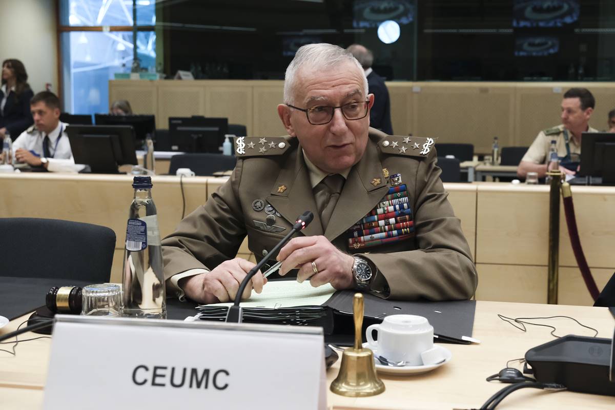 eu_eeas's tweet photo. We mourn the passing of General Claudio Graziano. EUMC Chairman from 2018 to 2022, his leadership &amp; collegiality were instrumental during a tenure marked by challenging events. We remember his extraordinary professional qualities &amp; great humanity. Our thoughts are with his family https://t.co/KBPwEhsyBi