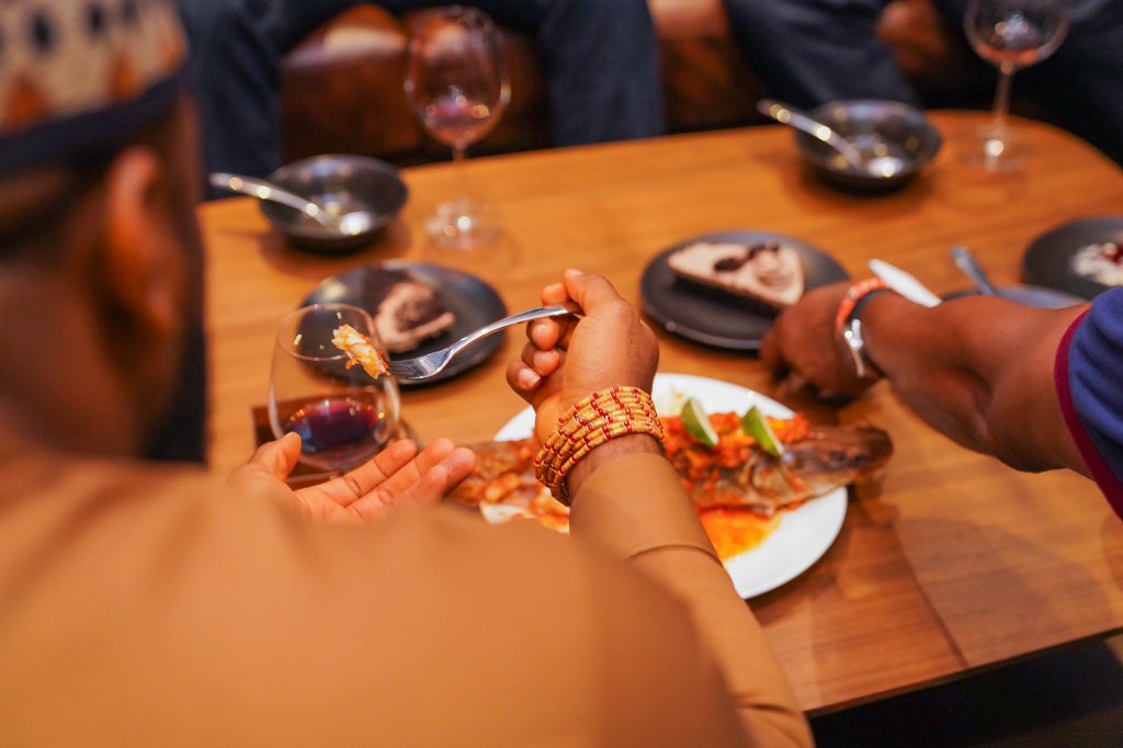 ExclusifAbuja's tweet photo. Share laughter, food and drinks with friends at our lounge! 
Open from Tuesday-Sunday
Make plans to visit us soon!

📍No.9 Lingu crescent Wuse II, Abuja.

#abujaevents #abujafoodie #exclusifabuja https://t.co/iEMeIfZ9pQ