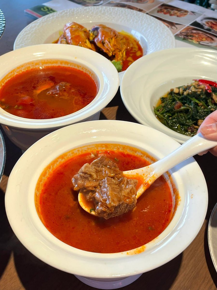 HopeMooreyy's tweet image. The restaurant here has a great atmosphere