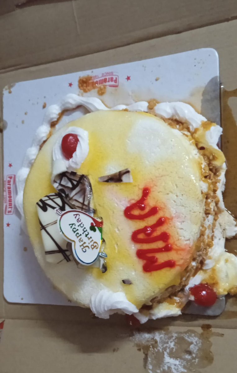 devnandan44's tweet photo. @SwiggyCares @Swiggy Pathetic service by swiggy. Ordered birthday cake for my mother as a surprise and Inwas myself surprised by the condition of the cake provided. Moreover when contacted customer care no resolution expected I know. Not expected. https://t.co/x89Lrc0TeP