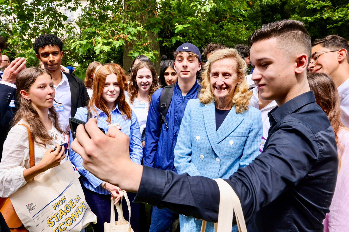 NBelloubet's tweet photo. Ils sont plus de 150 à réaliser leur stage de seconde au ministère de l'Éducation nationale et de la Jeunesse !

Merci pour ces nombreux BeReal et nos échanges sur ce stage, qui fera assurément la différence dans votre parcours d’orientation. Très bon stage à tous ! https://t.co/DsAmD8pO4X