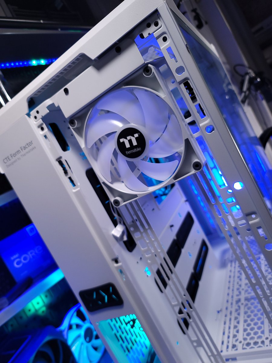 EnviousMods's tweet photo. A little sneak peek at the new @Thermaltake_na CTE 750 OC case that we're filming for a video & will be modding with soon!
#thermaltake #cte750 #pccase #enviousmods #casefancasemod #casemodding #diy #pcbuild https://t.co/nrIssxHbzL