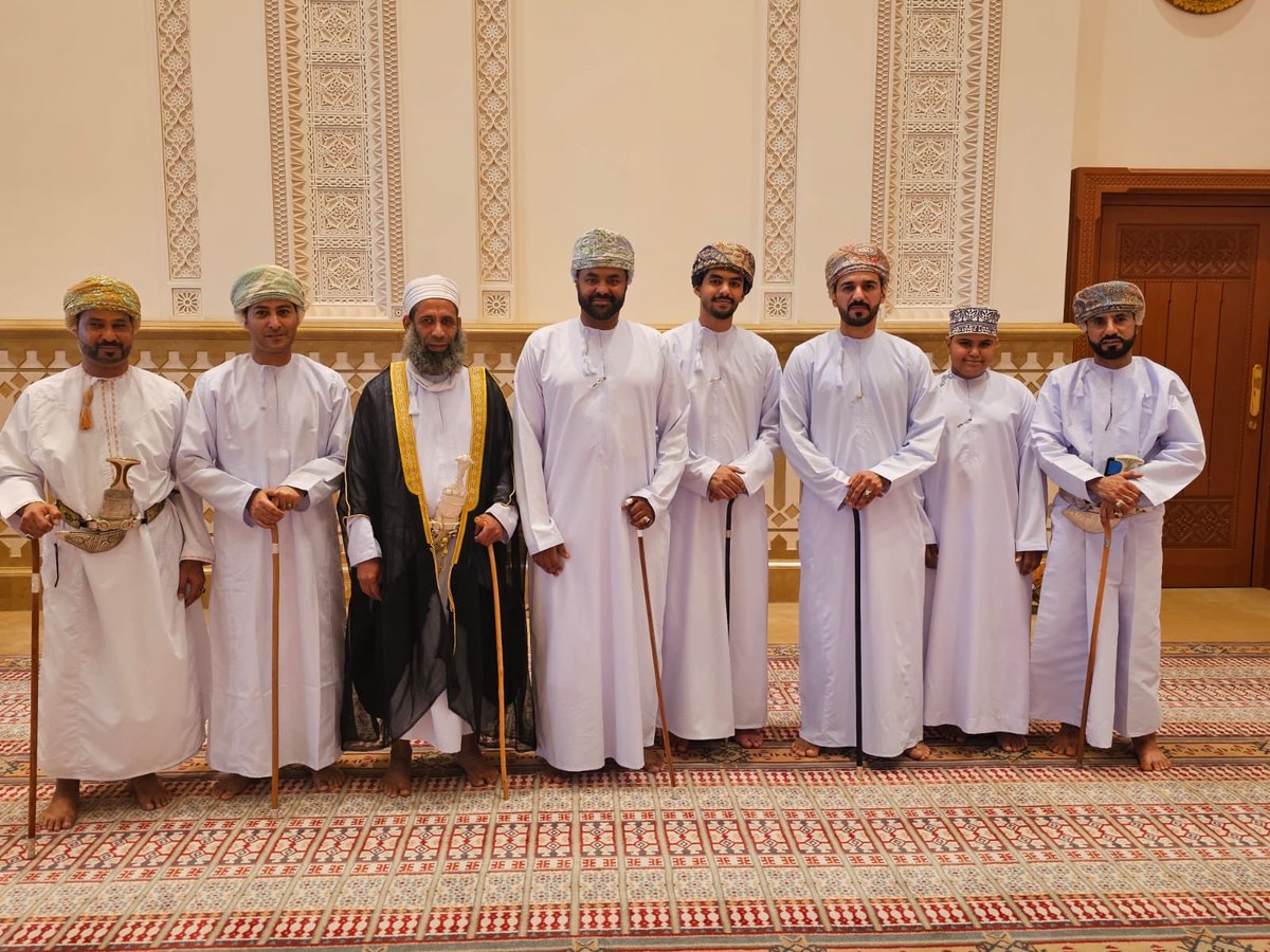 صورة جمعتنا مع الاستاذ محمود بن خليفة الهنائي والأخوة الأعزاء بعد صلاة العيد الاضحى المبارك بجامع السلطان قابوس بن سعيد رحمه الله بسمائل 🌺🌹🌺🌹🌺