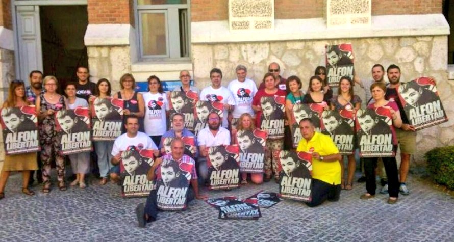 SoliObrera's tweet photo. @ColoraElena Días de lucha, días de represión 

Montaje policial, judicial y mediático puro y duro, como otros:
...
#AlfonLibertad
#NoCaso14N
#AltsasuAske
#Las6DeLaSuiza
#Los6DeZaragoza
#Los14DePego
...
#AntifascistasSiempre https://t.co/XbziMVwPeh