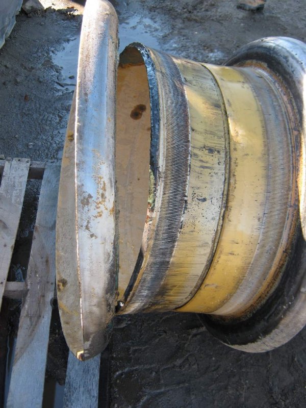 actsafetycan's tweet photo. Did you know...

A 26.5R25 loader tire at 80 psi contains over 365,000 ft pounds of stored energy. 

A 3200 lb car travelling at 90 kmph hits a solid barrier. It creates over 300,000 pounds of force. 

It takes 9 lbs to fracture a human bone and 300 to fracture a human's skull. https://t.co/OVe1Qto9gt