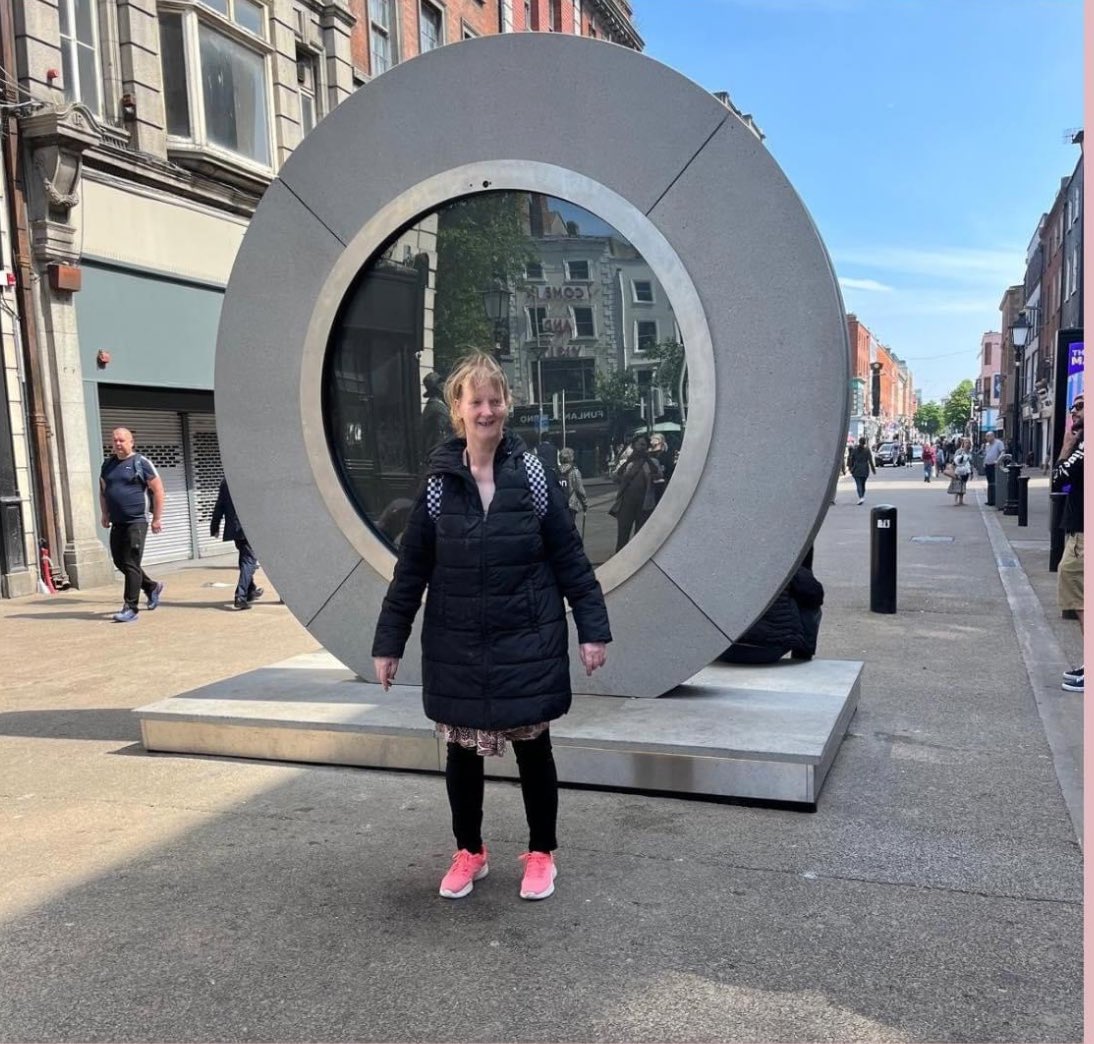 Aisling takes a New York minute on O’Connell Street! 🗽🔍

Aisling thoroughly enjoyed watching strangers, living 5,105 km away, going about their daily lives! 

There’s something very special about having a window into another side of the world! 🌍

#MondayMoments #ThePortal