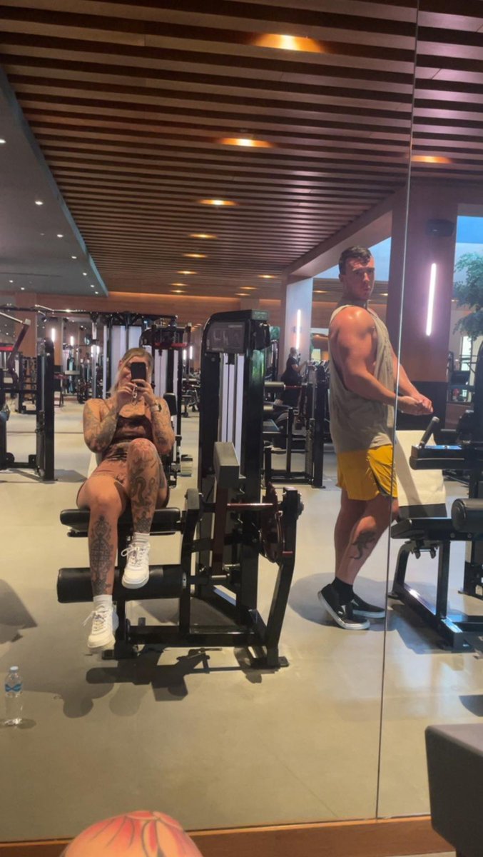 AlphaCoupleLife tweet media