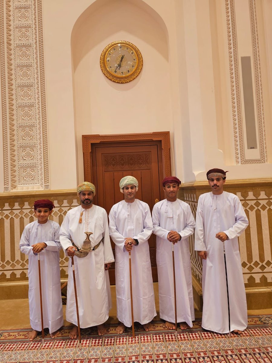 صورة جمعتنا مع اخي العزيز أبو ناصر والأبناء بعد صلاة العيد الاضحى المبارك بجامع السلطان قابوس بن سعيد رحمه الله بسمائل