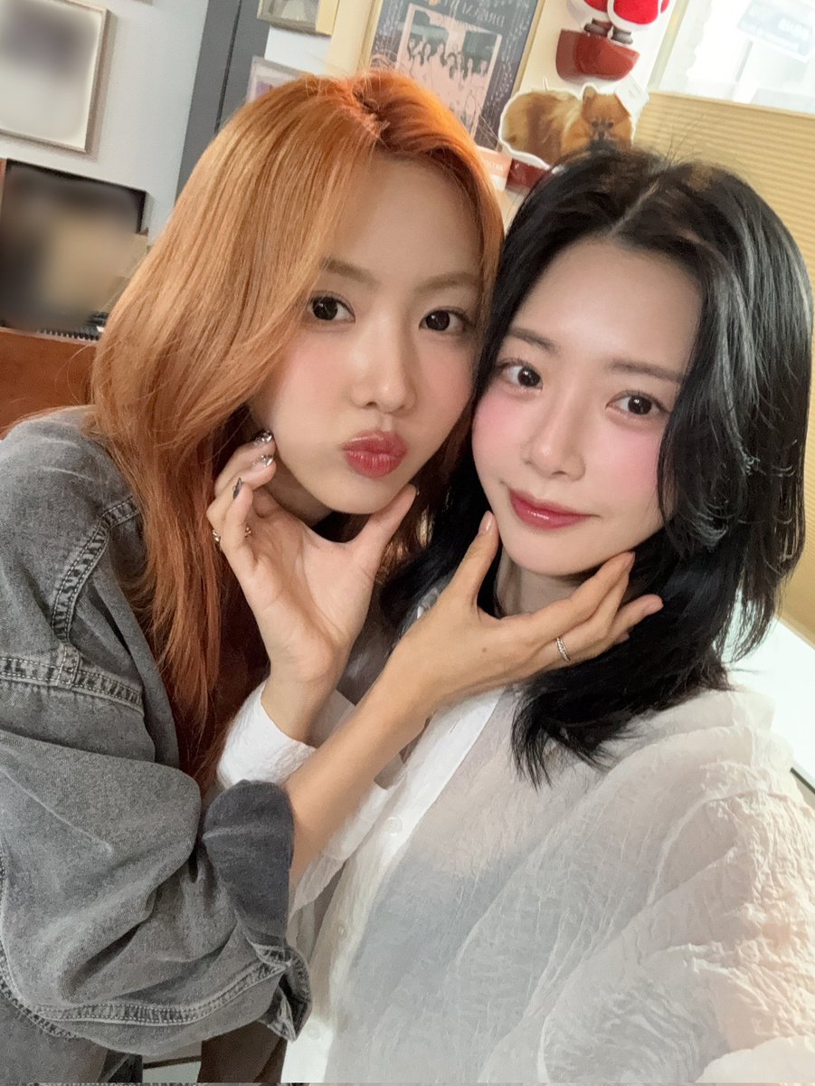 MSO_dc's tweet photo. 절대 못 떨어지는 지유현 모먼트 소중해 🐰🐶 https://t.co/Bhtyfiv9ac