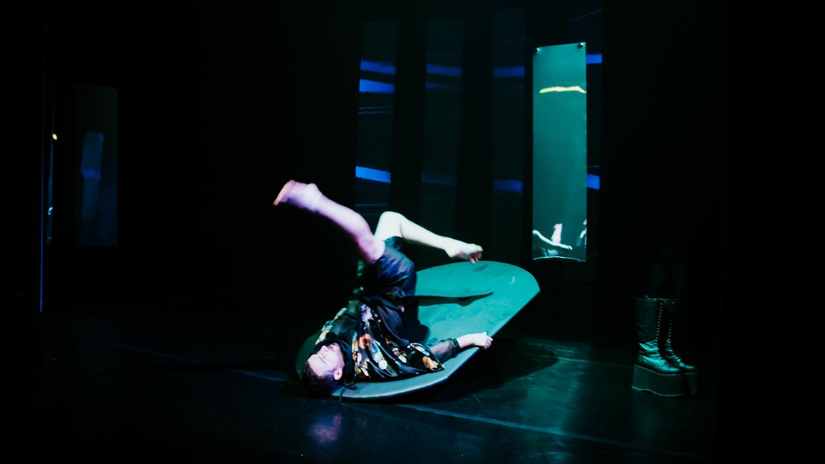 "A strange stylish STRIKING dance trio and visual/sound installation; a study in the perception of chaos, connection, isolation, firing on all cylinders." Donald Hutera

See this multi-sensory dance performance at Sense <a href="/touchbasepears/">Sense TouchBase Pears</a> on Friday 28 June sense.org.uk/shop/online-sh…