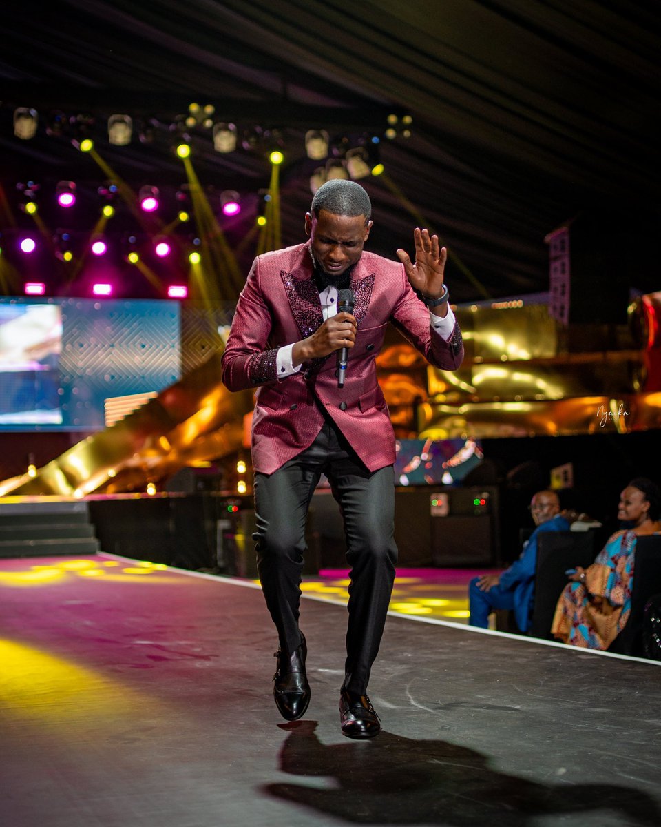 mbio_za_mungu's tweet photo. Celebrating heritage with style, Uncle Mo just leveled up in his Mbio Za Mungu suit and he’s looking dapper🤙
#MbioZaMungu

@nyaika256 📸 https://t.co/DohfOEhIXX