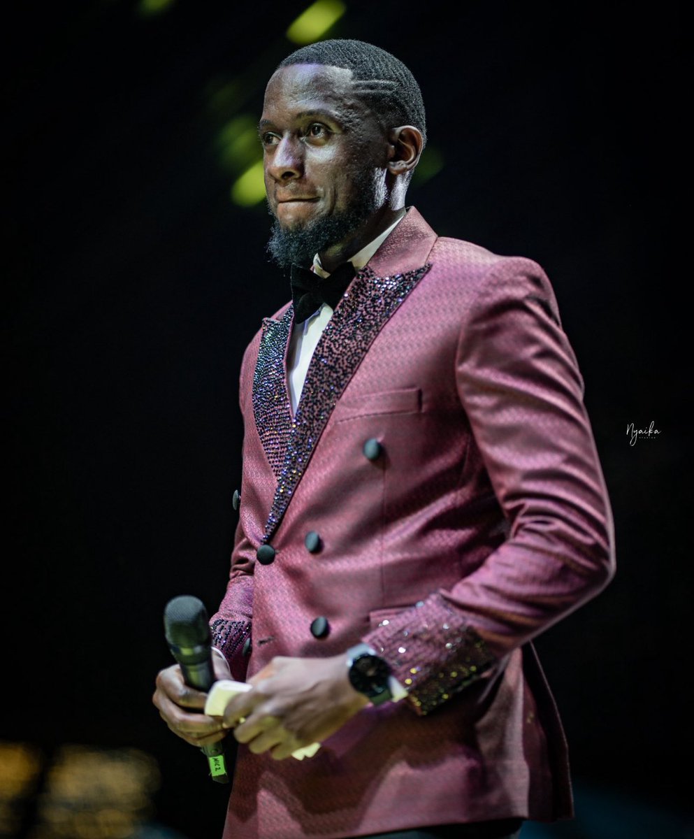mbio_za_mungu's tweet photo. Celebrating heritage with style, Uncle Mo just leveled up in his Mbio Za Mungu suit and he’s looking dapper🤙
#MbioZaMungu

@nyaika256 📸 https://t.co/DohfOEhIXX