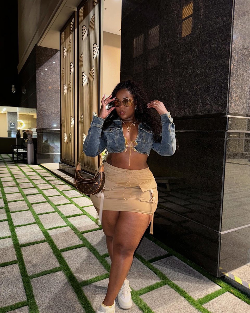 Christiana Moore tweet media