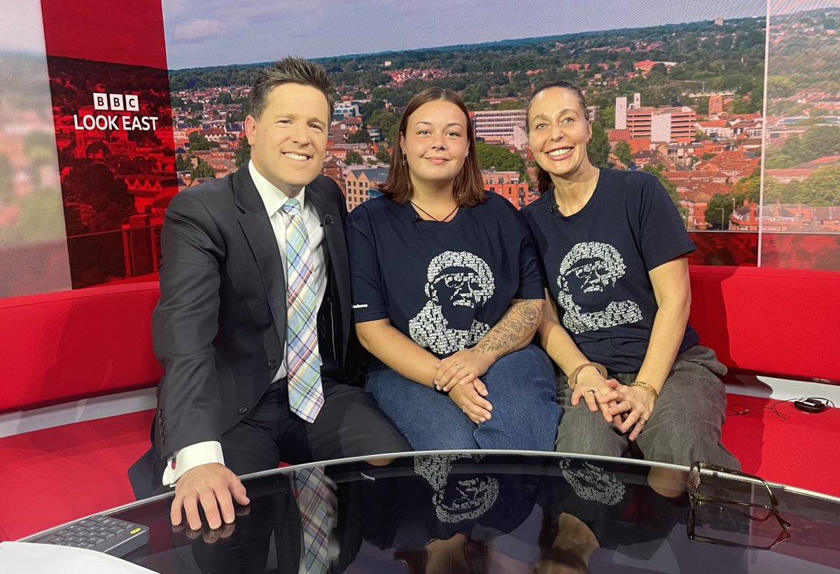 How cool is this!?
Zoe Ward and Cecile Roberts from ⁦<a href="/EmmausNorfolk_W/">Emmaus Norfolk & Waveney</a>⁩ with the lovely ⁦⁦⁦Tom Williams in the ⁦<a href="/BBCLookEast/">BBC East</a>⁩ studio.
It’s all about the #WalkofKindness 
and it’s on BBC1 at 6.30pm.