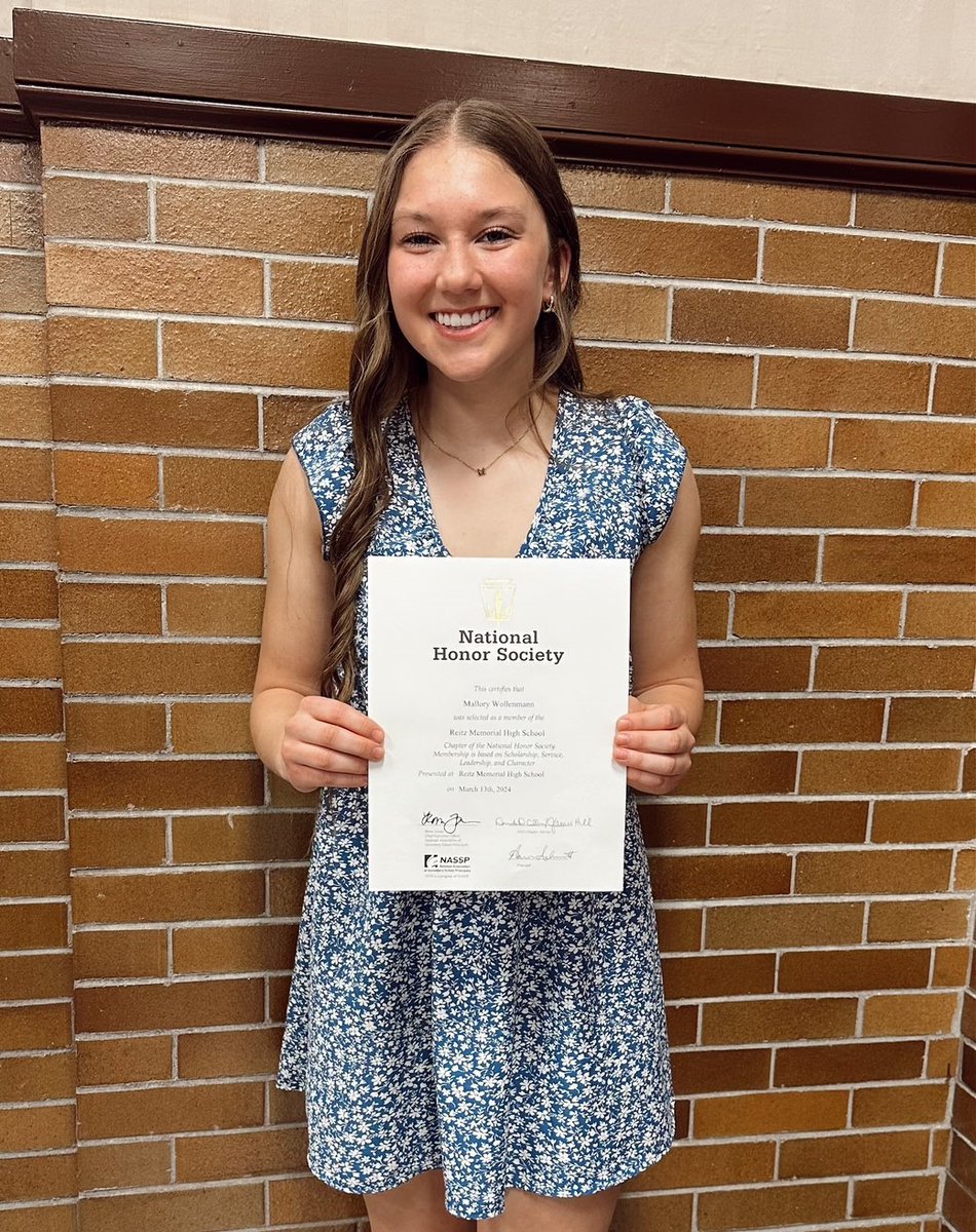 HurricaneDij39's tweet photo. Q&amp;A With Evansville Memorial Junior Mallory Wollenmann 🥎💪
@malwollenmann @MemAthletics @mhsoftball2018 @mhsgirlsbball_ @Danika_Dix @UnityPirillo @Shockwaves_Gant #INhsports https://t.co/DnGh5Kgi1P https://t.co/T7ei4FDd0D
