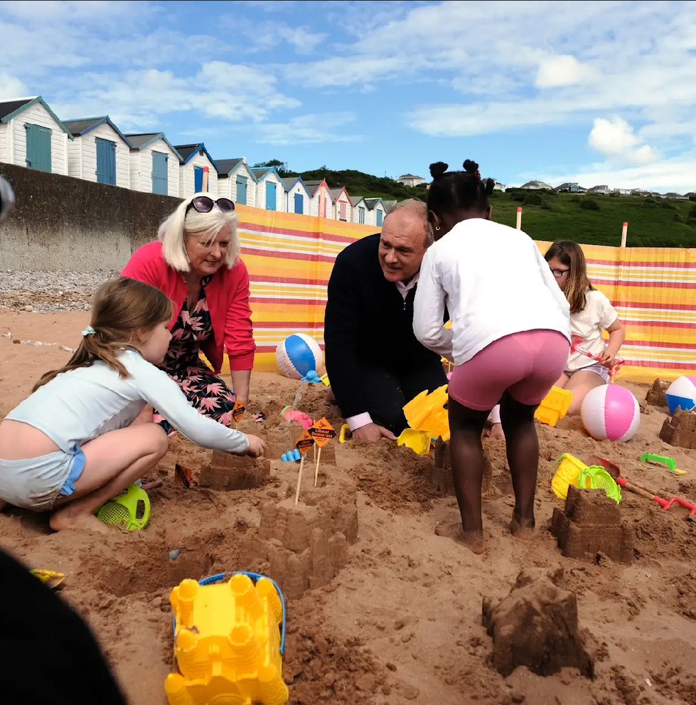 CarolineVoaden's tweet image. Great to welcome @EdwardJDavey to South Devon. We’re looking forward to a @LibDems resurgence in the West Country on July 4th! Can’t wait to get to Westminster and get to work, with a party that we are all proud to be a part of. 
#VoteVoaden