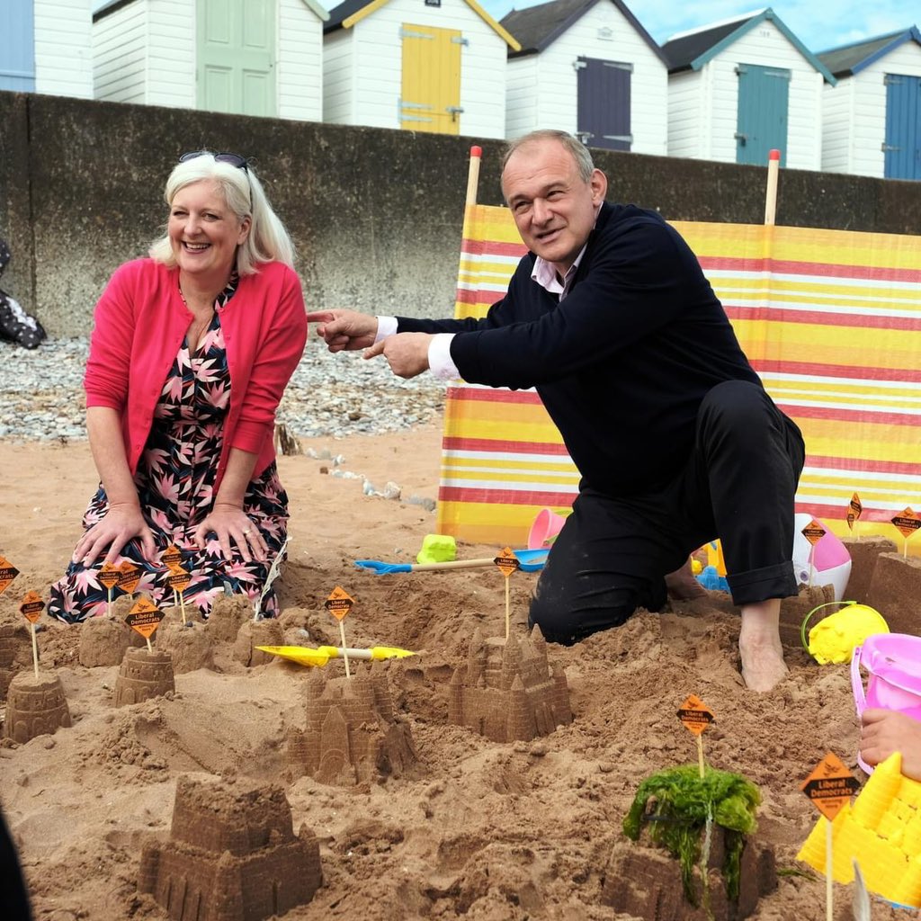 CarolineVoaden's tweet image. Great to welcome @EdwardJDavey to South Devon. We’re looking forward to a @LibDems resurgence in the West Country on July 4th! Can’t wait to get to Westminster and get to work, with a party that we are all proud to be a part of. 
#VoteVoaden