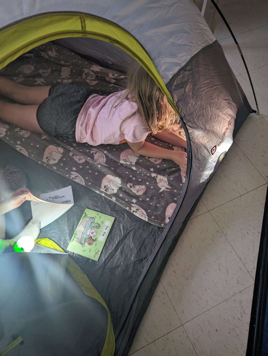 MrsBaumlClass's tweet photo. Camping and reading. Always a good match. https://t.co/VK44VX3cgQ