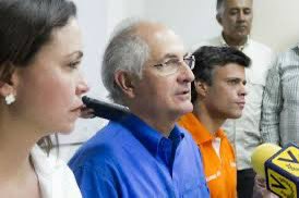 Citgo posee 3 refinerías, 45 terminales  y 4.200 estaciones de servicio en #EstadosUnidos; siendo valorada por tribunales gringos en 32 mil millones de dólares. 

Pretenden robárnosla en complicidad con “los apellidos”.

<a href="/PartidoPSUV/">PSUV</a> <a href="/NicolasMaduro/">Nicolás Maduro</a>