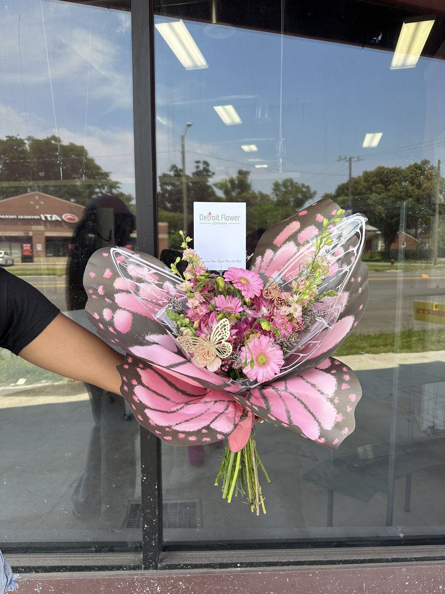 thef1owergirl's tweet image. mixed butterfly arrangement 😍