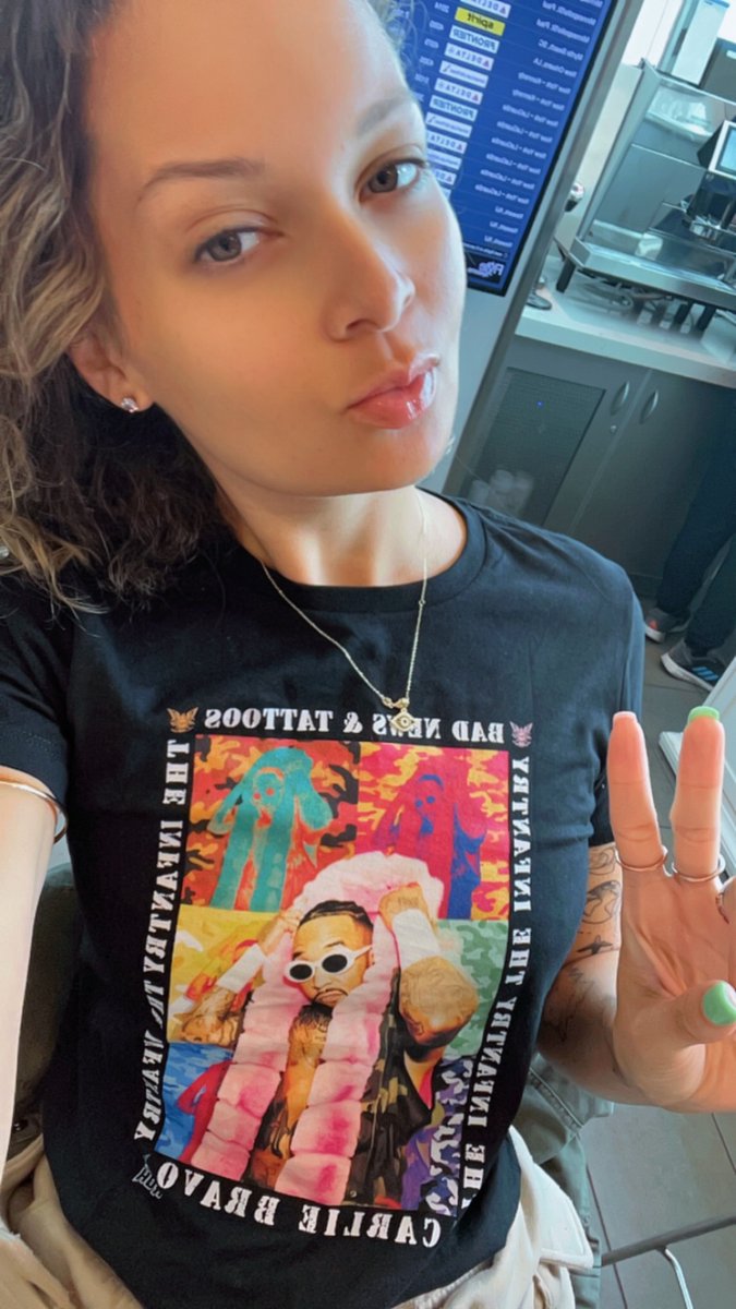 KayMorrison213's tweet image. This the flyest shirt on the @aew store !!! @CarlieBravo #theinfantry Get you one !!!! 🫡💕 ✈️ #ringofhonor