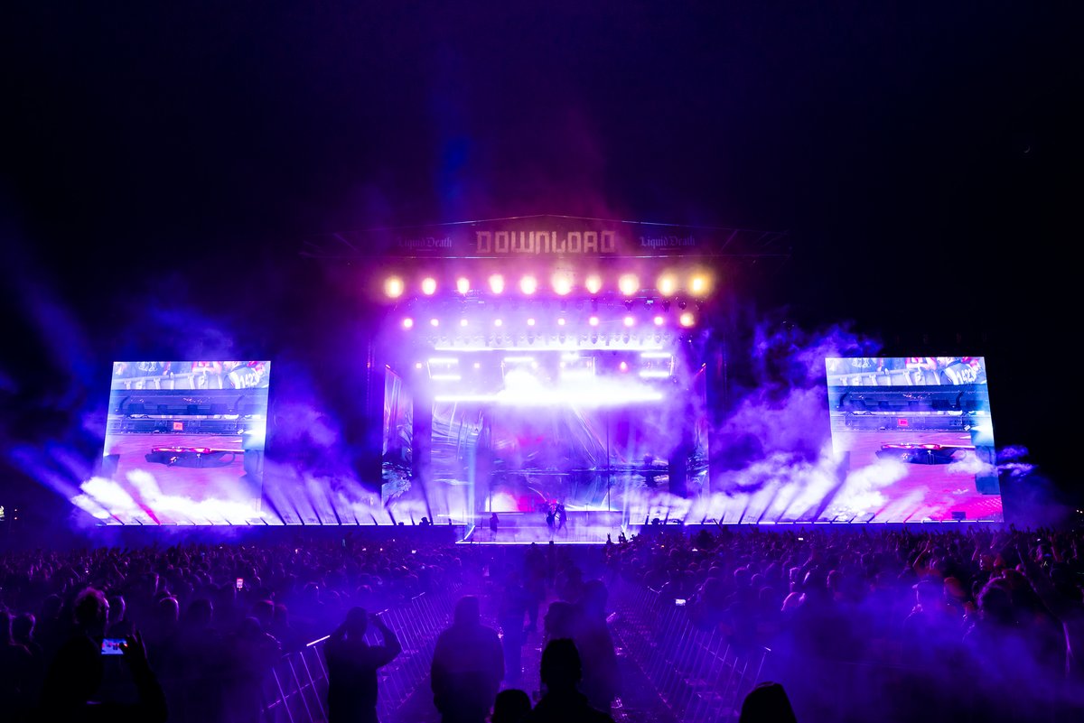 TheOfficialA7X's tweet photo. 🇬🇧 @DownloadFest 

📷: @rafacore https://t.co/ZBcMoW38uQ