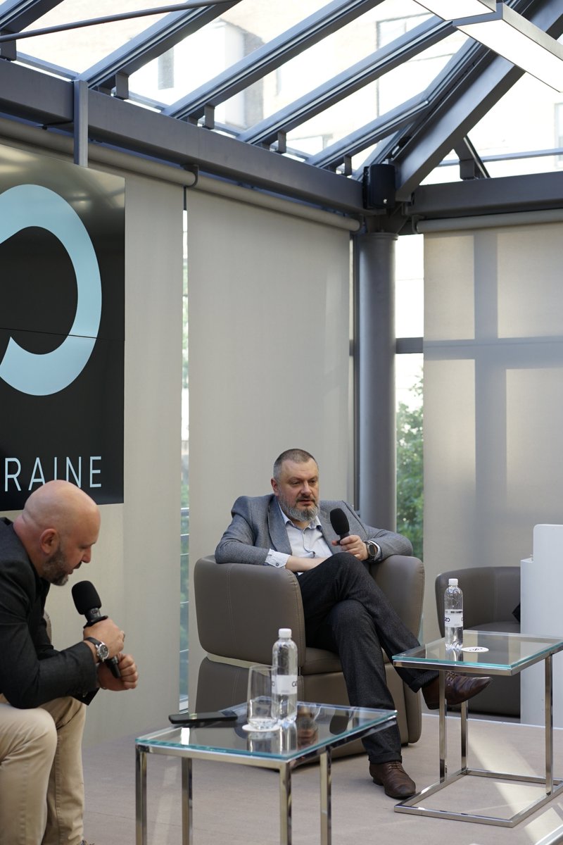 CEOClubUkraine's tweet photo. CEO Club members met with Oleksandr Lytvynenko, Secretary of the National Security and Defense Council of Ukraine. 

Off record, they discussed the NSDC's activities in the context of Ukraine's domestic and foreign policy and international military assistance. https://t.co/qR17PevOdj