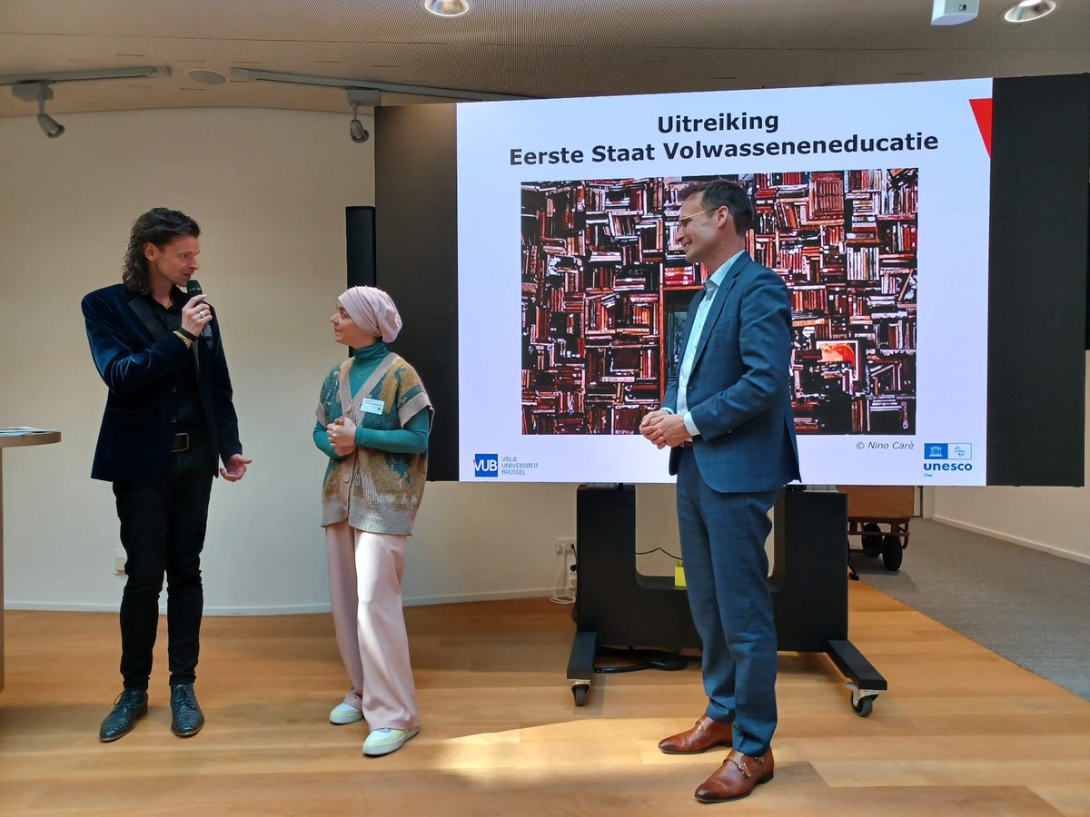 2,5 mio inwoners hebben moeite met o.a. lezen en schrijven. Die verdienen onze support om beter mee te kunnen doen in de samenleving. 
En dat kan beter! Prof. Dr. de Greef (UNESCO) overhandigde zijn rapport aan Esmah Lalah en mij. We gaan ermee aan de slag! ☘️💪🏼