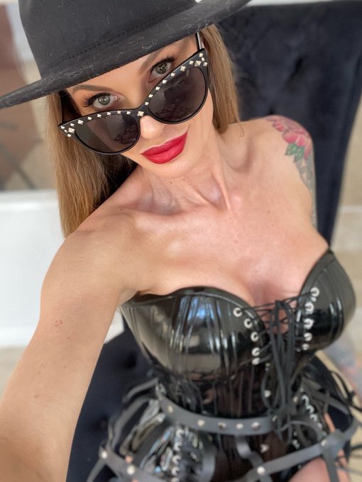 I see you looking at me dreaming of being at my service.  Discover how at https://t.co/f4BWJluhZV https://t