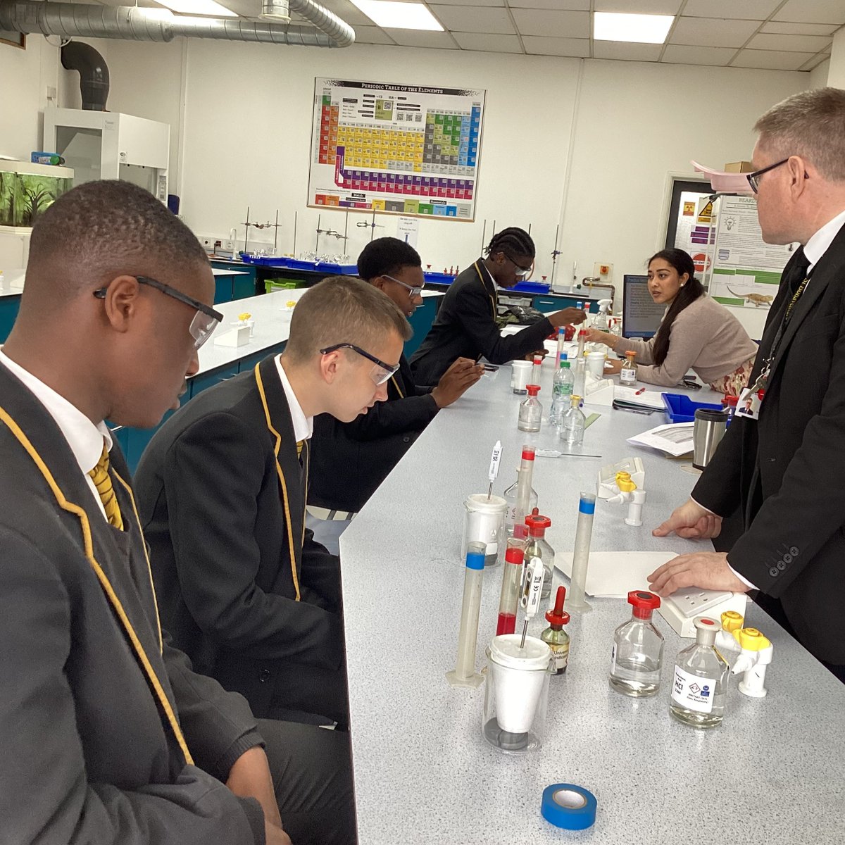 stbons's tweet photo. At #StBons, our #students have been working hard in #science #class, conducting various experiments. Our very own young #scientists are busy making discoveries! 🧪
A big congratulations to Baba in #Year10 for achieving 500 merit points! 🎉
#newham #school https://t.co/9RytRCJIHa