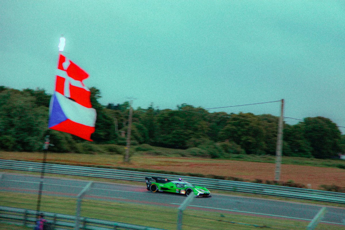 astroznova's tweet photo. Encore une édition des 24h du Mans digne de ce nom 😊 https://t.co/JKM0fhaaew
