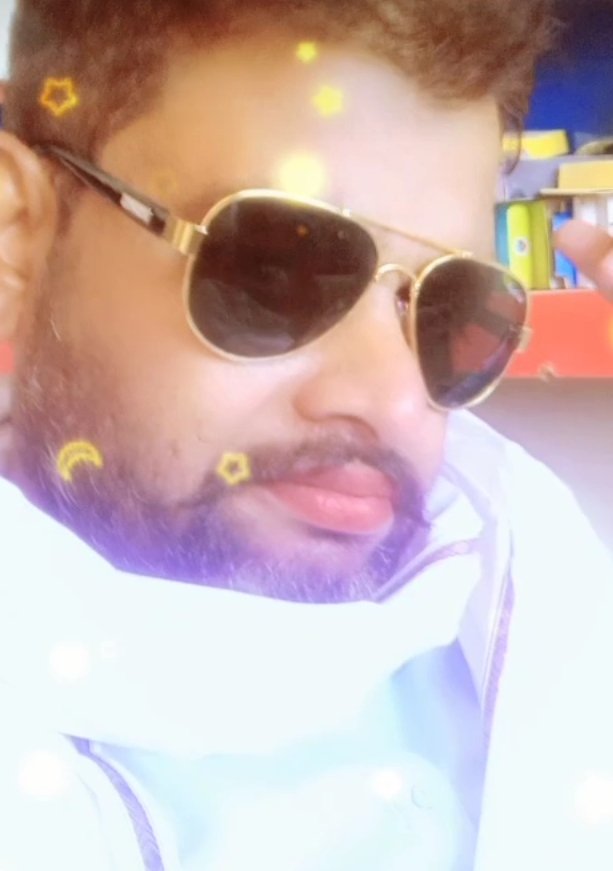 چلیں جی 
دیکھتے ھیں ھمیں بھی کو یہ پسند کرتا ھے 
😎😍😎