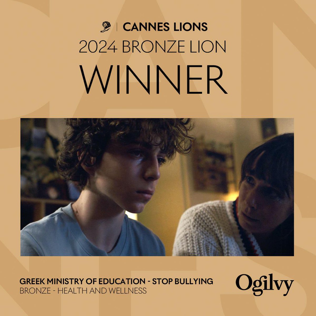 Pierrakakis's tweet image. Η ταινία μικρού μήκους «Stop Bullying» που δημιούργησε η @OgilvyGreece με την υποστήριξη του Ιδρύματος Ωνάση στο πλαίσιο της εκστρατείας για την καταπολέμηση της ενδοσχολικής βίας και του εκφοβισμού, βραβεύτηκε με το Bronze Lion στο Διεθνές Φεστιβάλ Δημιουργικότητας των Καννών.