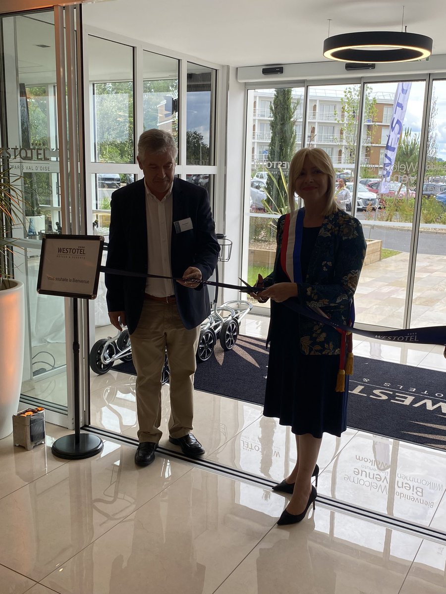 PKuchly57's tweet photo. Inauguration #WestHotel @Taverny_95 ce soir !
Un magnifique hôtel au centre du @valdoise sur un territoire qui bouge. 

Bravo à mon amie @FloPortelli pour ses bons mots, son discours enthousiaste et son soutien toujours affirmé au monde économique !

https://t.co/z9xW9X1hTm https://t.co/mvQzviJTeR