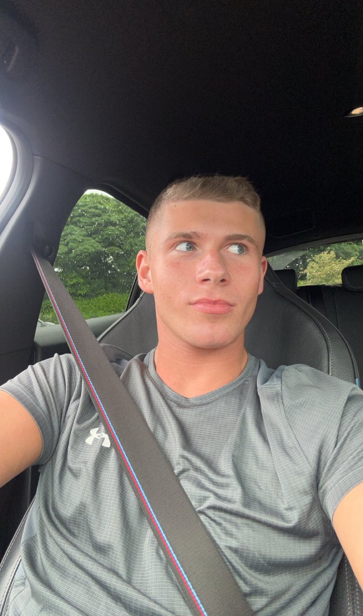 ItsShaunPaul's tweet photo. RT if I could fuck you in the changing rooms 👅 https://t.co/GTJwNveA84