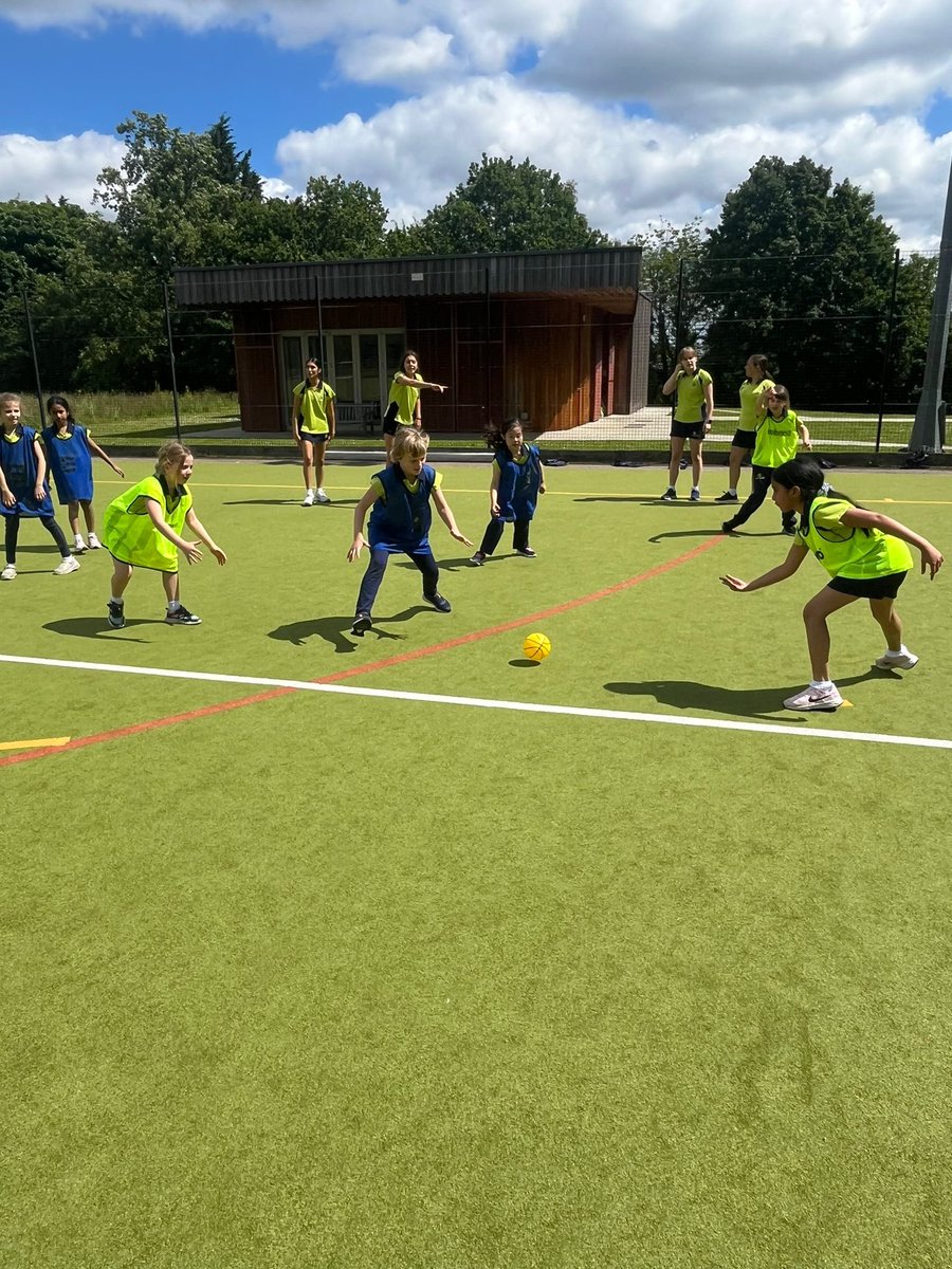 CroydonHighPE's tweet image. It’s #ArtsWeek @CroydonHigh &amp;amp; our Y9, 10 &amp;amp; 12 Sports Leaders have completed day 1 of training. Another day of training tomorrow before we welcome in 8 local primary schools on Wednesday &amp;amp; Thursday. #GoingForGold #FuturePETeachers #ArtsWeek #ArtsMarkAward #AspireWithoutLimits 💙💚