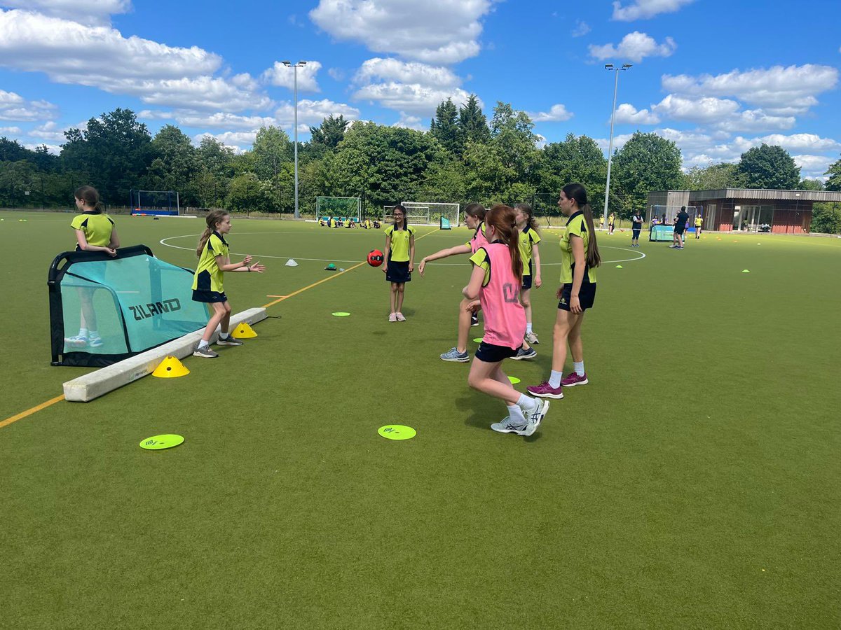 CroydonHighPE's tweet image. It’s #ArtsWeek @CroydonHigh &amp;amp; our Y9, 10 &amp;amp; 12 Sports Leaders have completed day 1 of training. Another day of training tomorrow before we welcome in 8 local primary schools on Wednesday &amp;amp; Thursday. #GoingForGold #FuturePETeachers #ArtsWeek #ArtsMarkAward #AspireWithoutLimits 💙💚