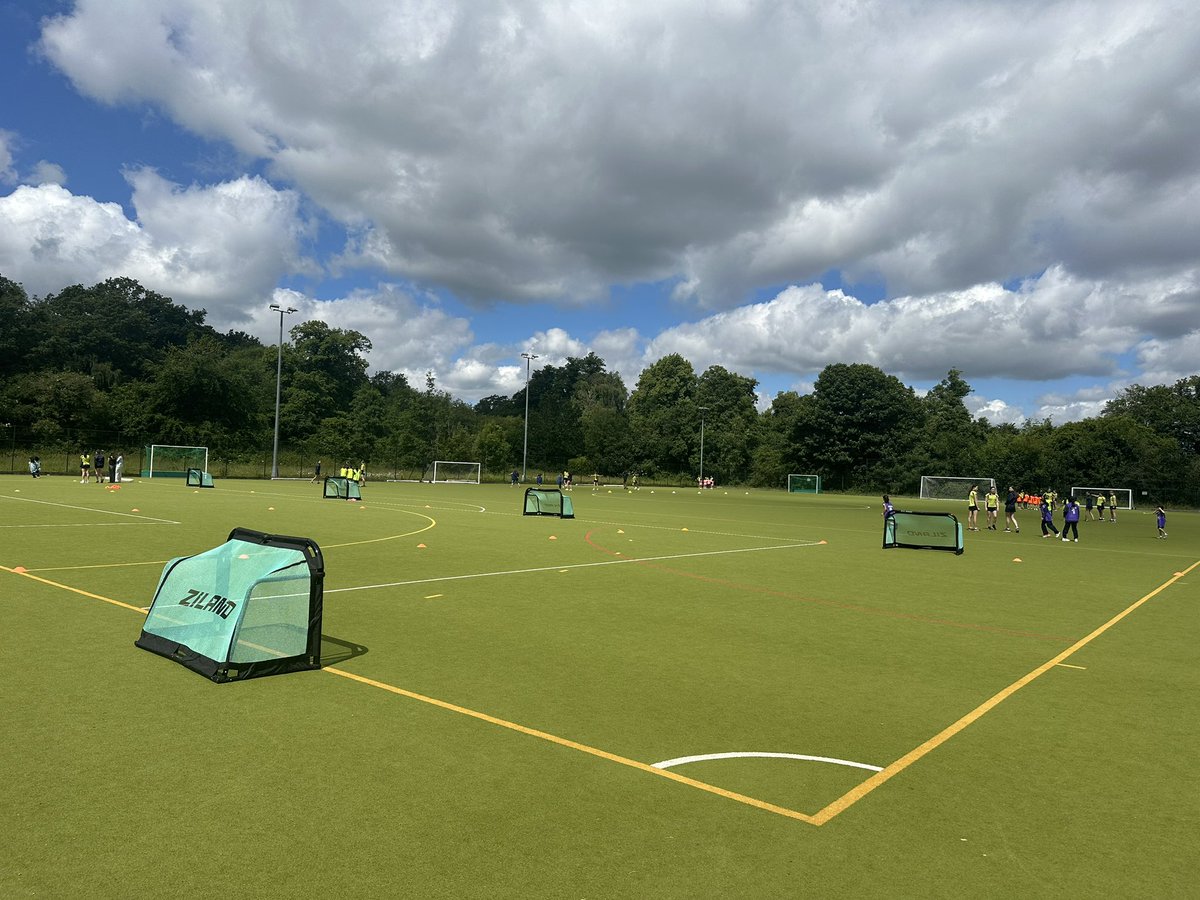 CroydonHighPE's tweet image. It’s #ArtsWeek @CroydonHigh &amp;amp; our Y9, 10 &amp;amp; 12 Sports Leaders have completed day 1 of training. Another day of training tomorrow before we welcome in 8 local primary schools on Wednesday &amp;amp; Thursday. #GoingForGold #FuturePETeachers #ArtsWeek #ArtsMarkAward #AspireWithoutLimits 💙💚