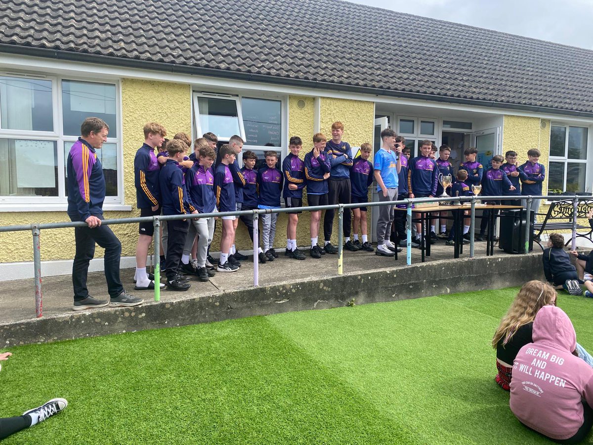 ConventNewport's tweet photo. Members of the under age team who won the Féile visited our school today 👏🏆 https://t.co/Wz29P1LpT2