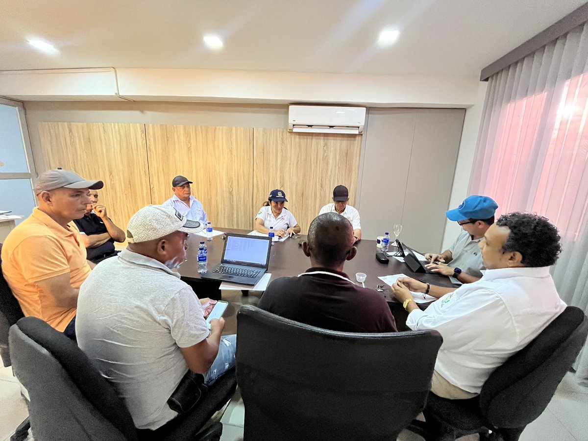 AlcaldiaCodazzi's tweet photo. ¡Atención comunidad! Nos complace informarles que hemos conformado exitosamente el Consejo Municipal de Desarrollo Rural. 🚜🌱 Seguimos trabajando por el progreso y #CambioConSentidoSocial de nuestro campesinado. 💪🏽🌾
#DesarrolloRural #ProgresoComunitario https://t.co/HxHbS9O6W3